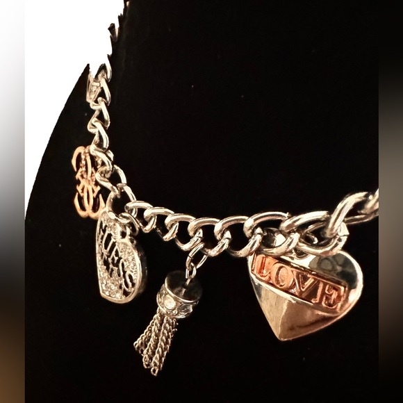 NWT Guess Charm Necklace w/Guess Monogram and Love Heart - Picture 3 of 7